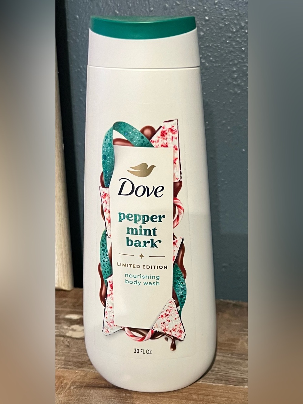 Dove Limited Edition Peppermint Bark Holiday Treats Body Wash 20 Oz New!
